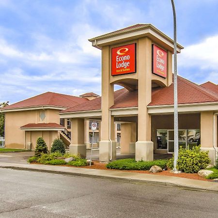 Econo Lodge Inn & Suites Lethbridge Dış mekan fotoğraf