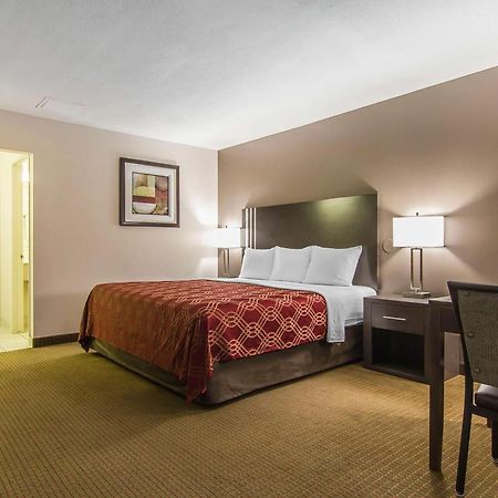 Econo Lodge Inn & Suites Lethbridge Dış mekan fotoğraf