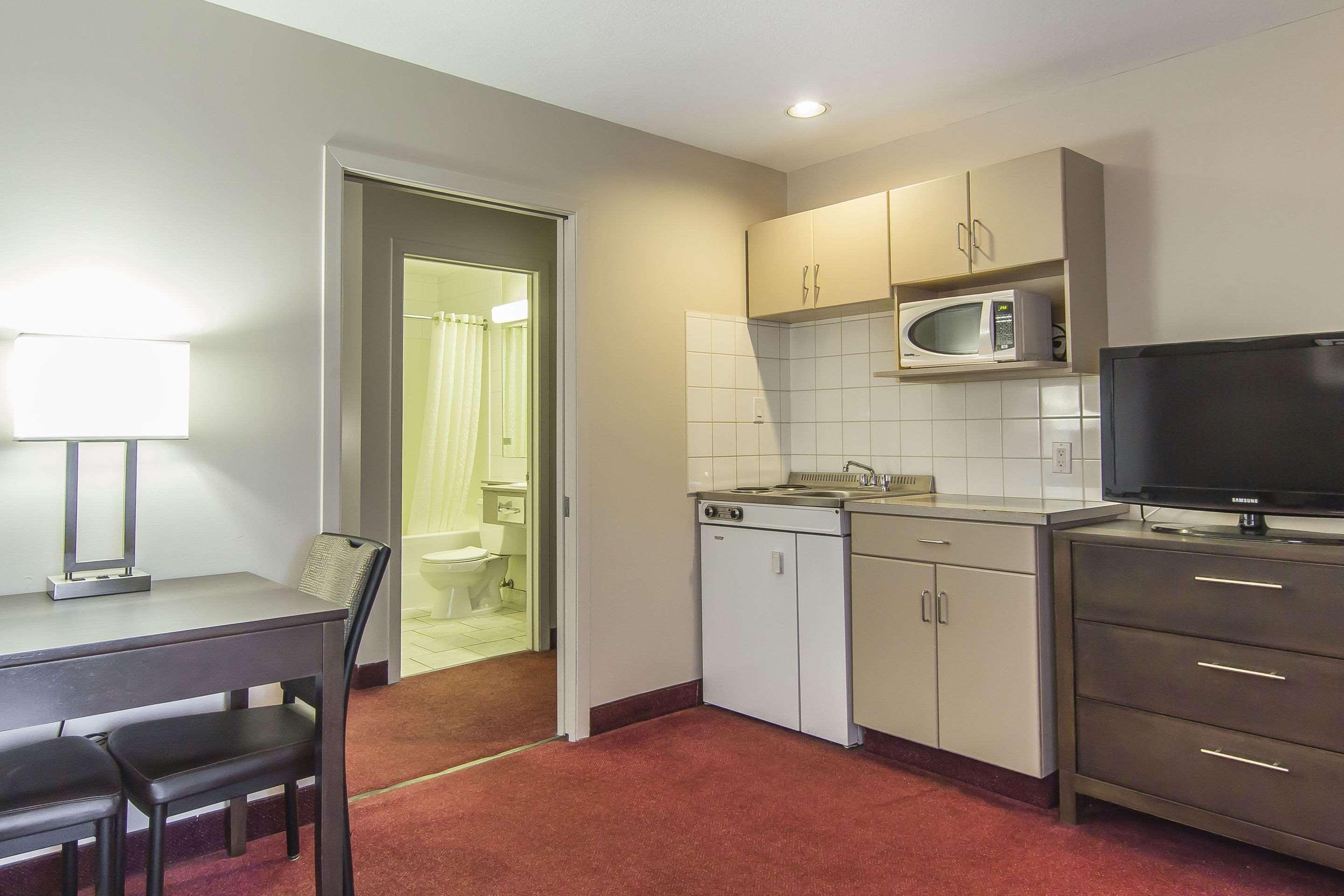 Econo Lodge Inn & Suites Lethbridge Dış mekan fotoğraf