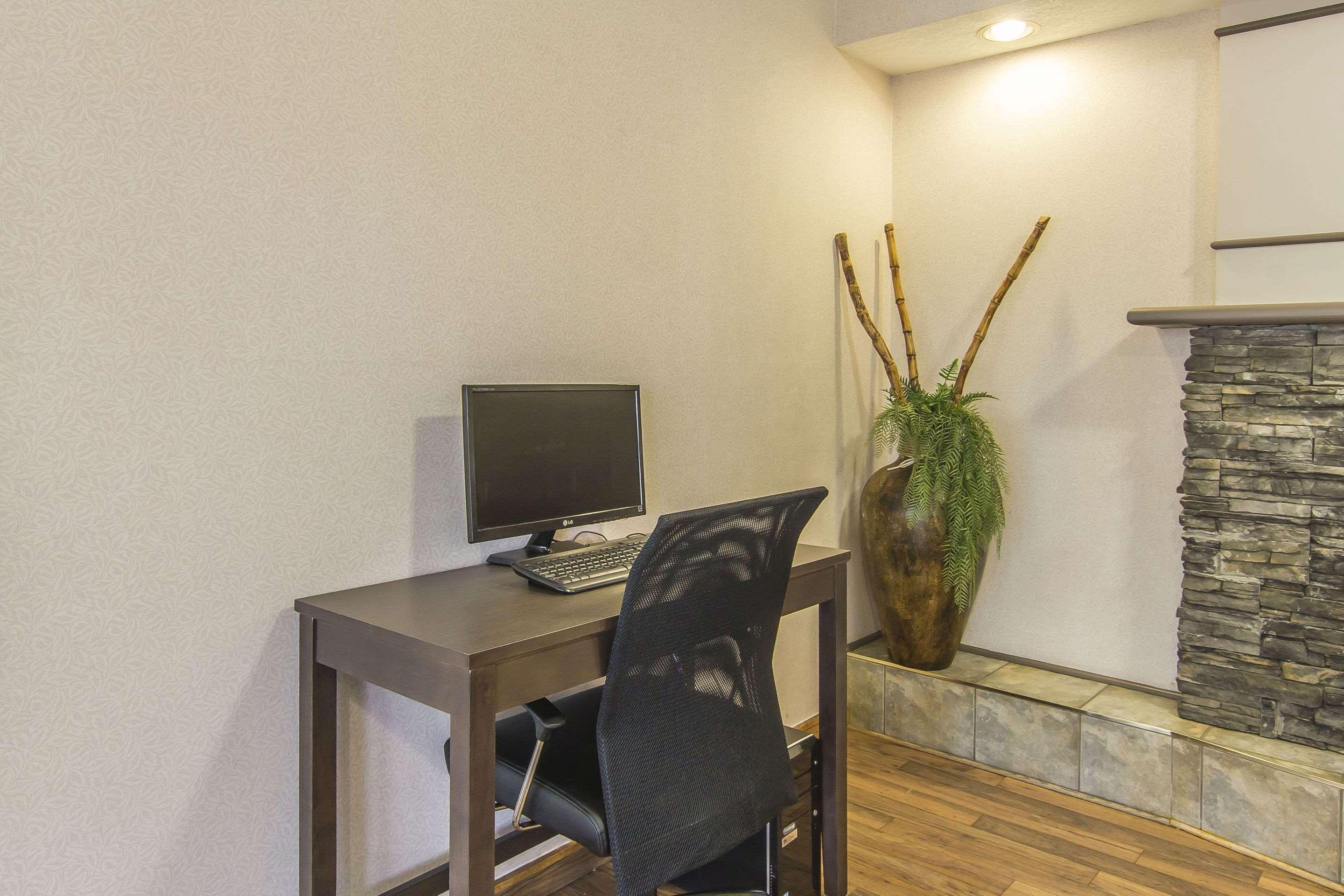 Econo Lodge Inn & Suites Lethbridge Dış mekan fotoğraf