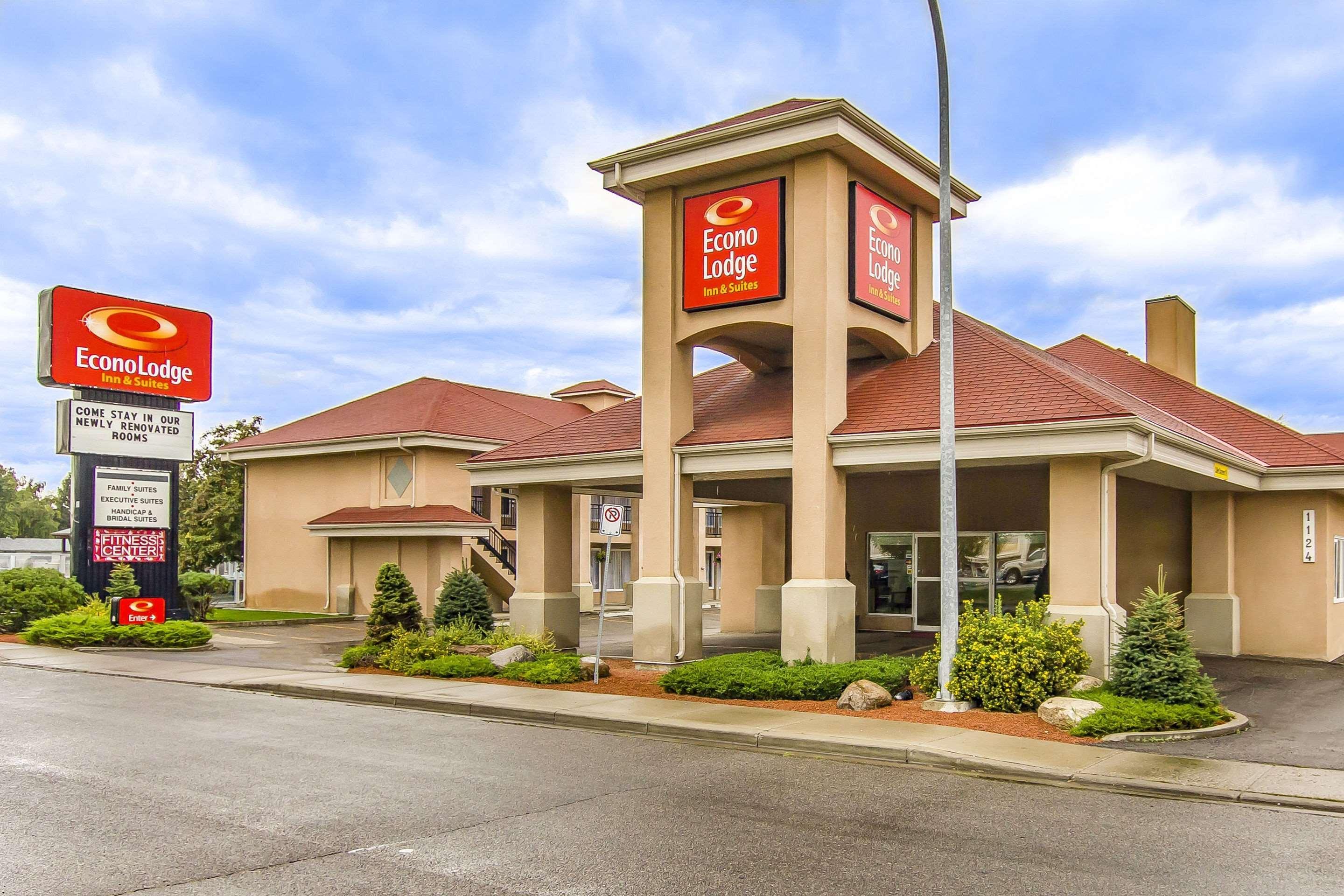 Econo Lodge Inn & Suites Lethbridge Dış mekan fotoğraf