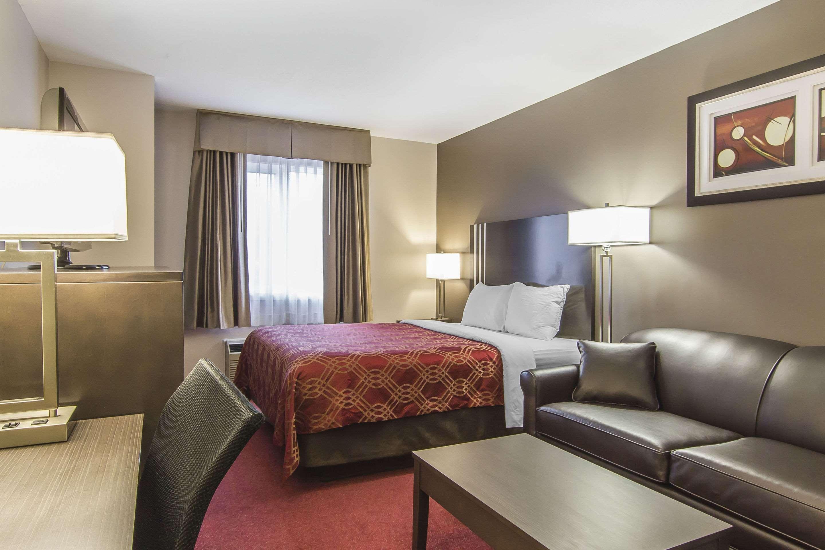 Econo Lodge Inn & Suites Lethbridge Dış mekan fotoğraf