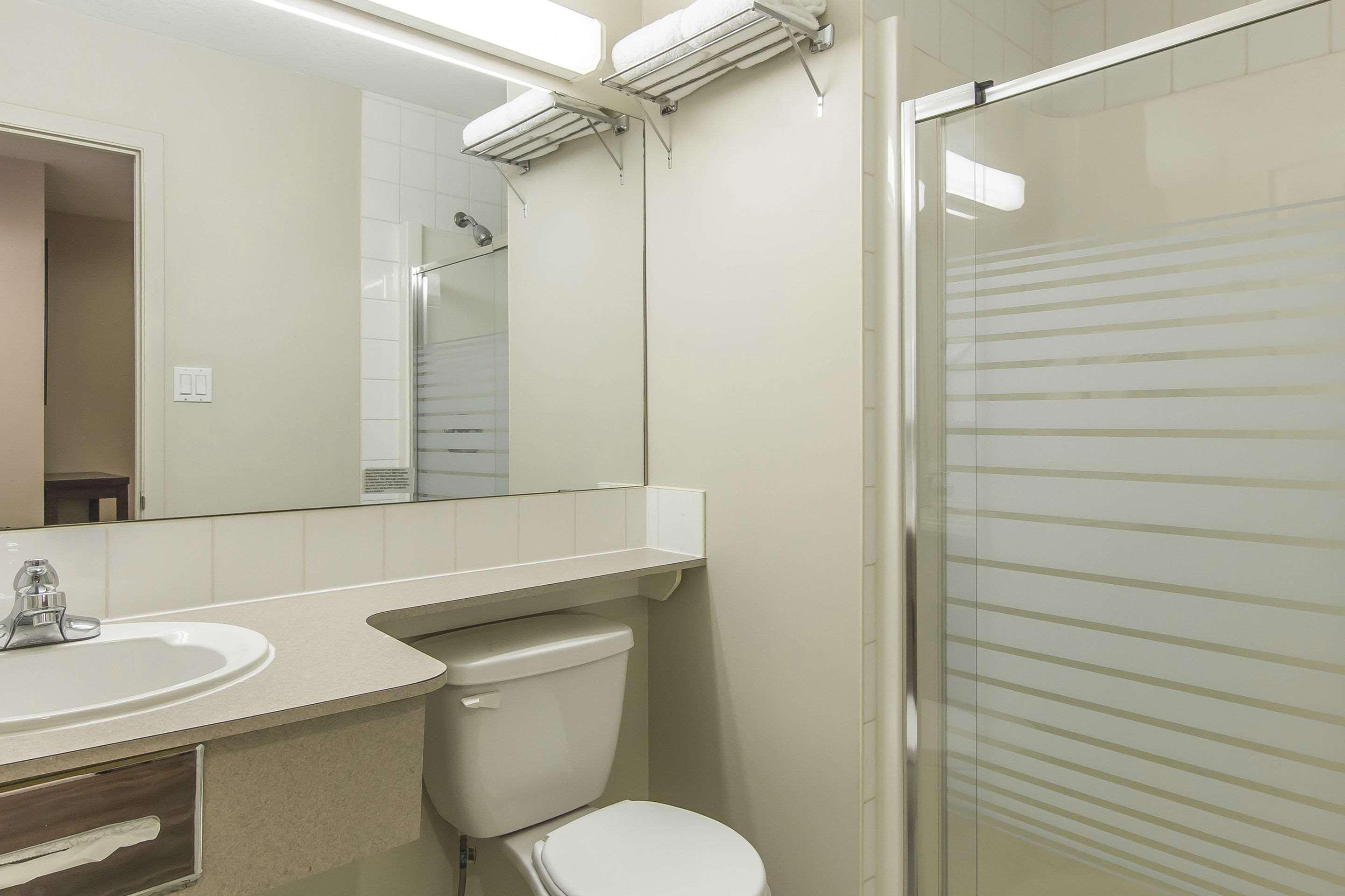 Econo Lodge Inn & Suites Lethbridge Dış mekan fotoğraf