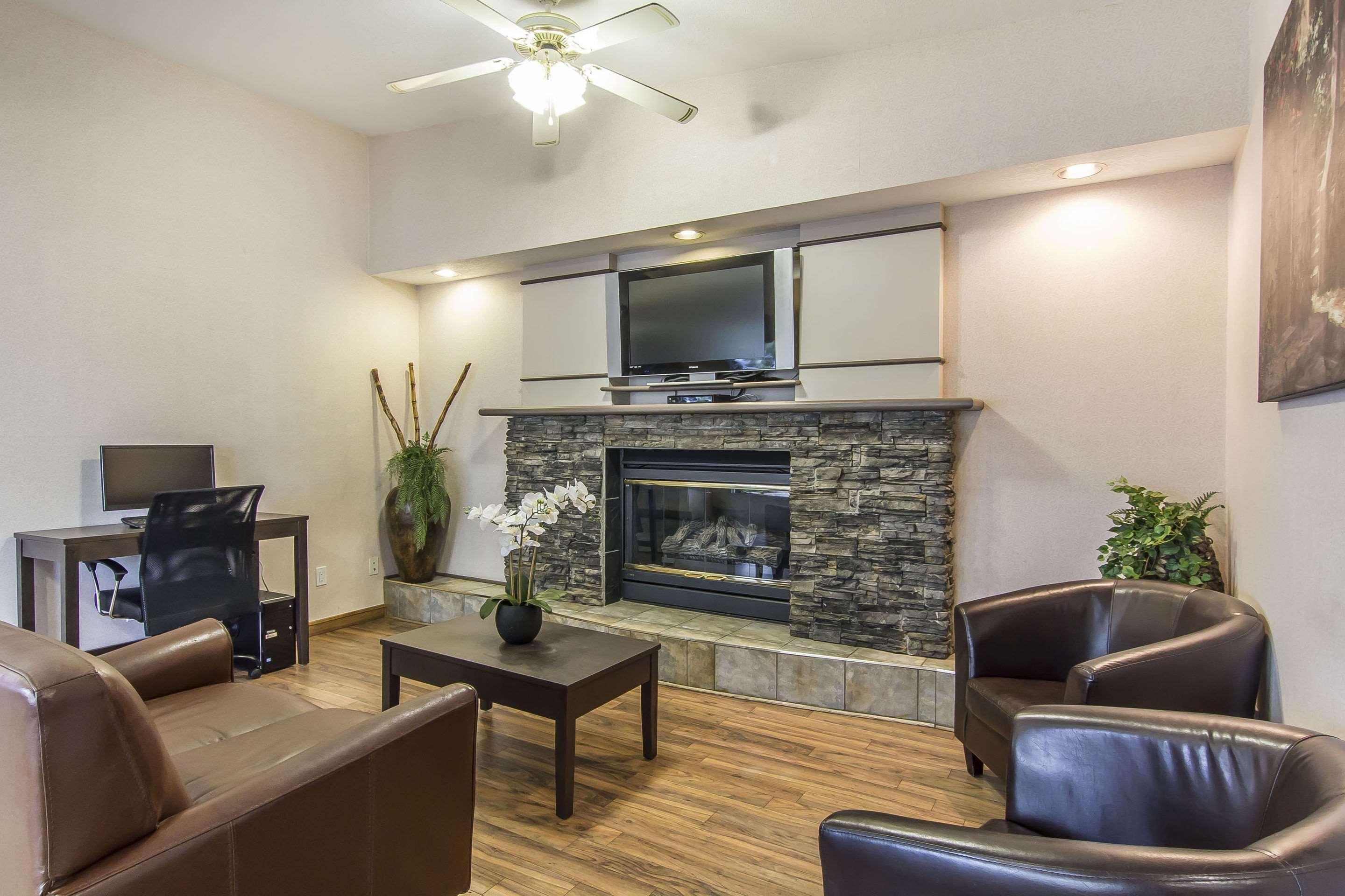 Econo Lodge Inn & Suites Lethbridge Dış mekan fotoğraf