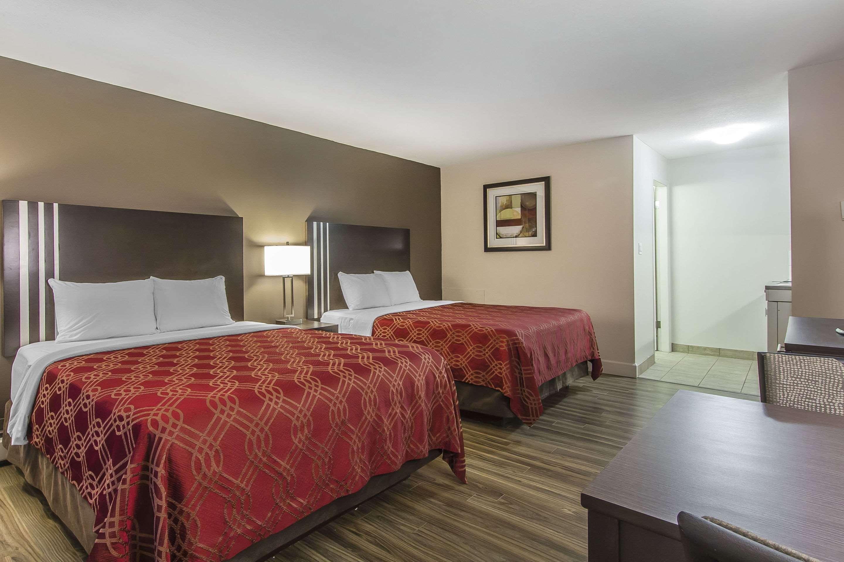 Econo Lodge Inn & Suites Lethbridge Dış mekan fotoğraf