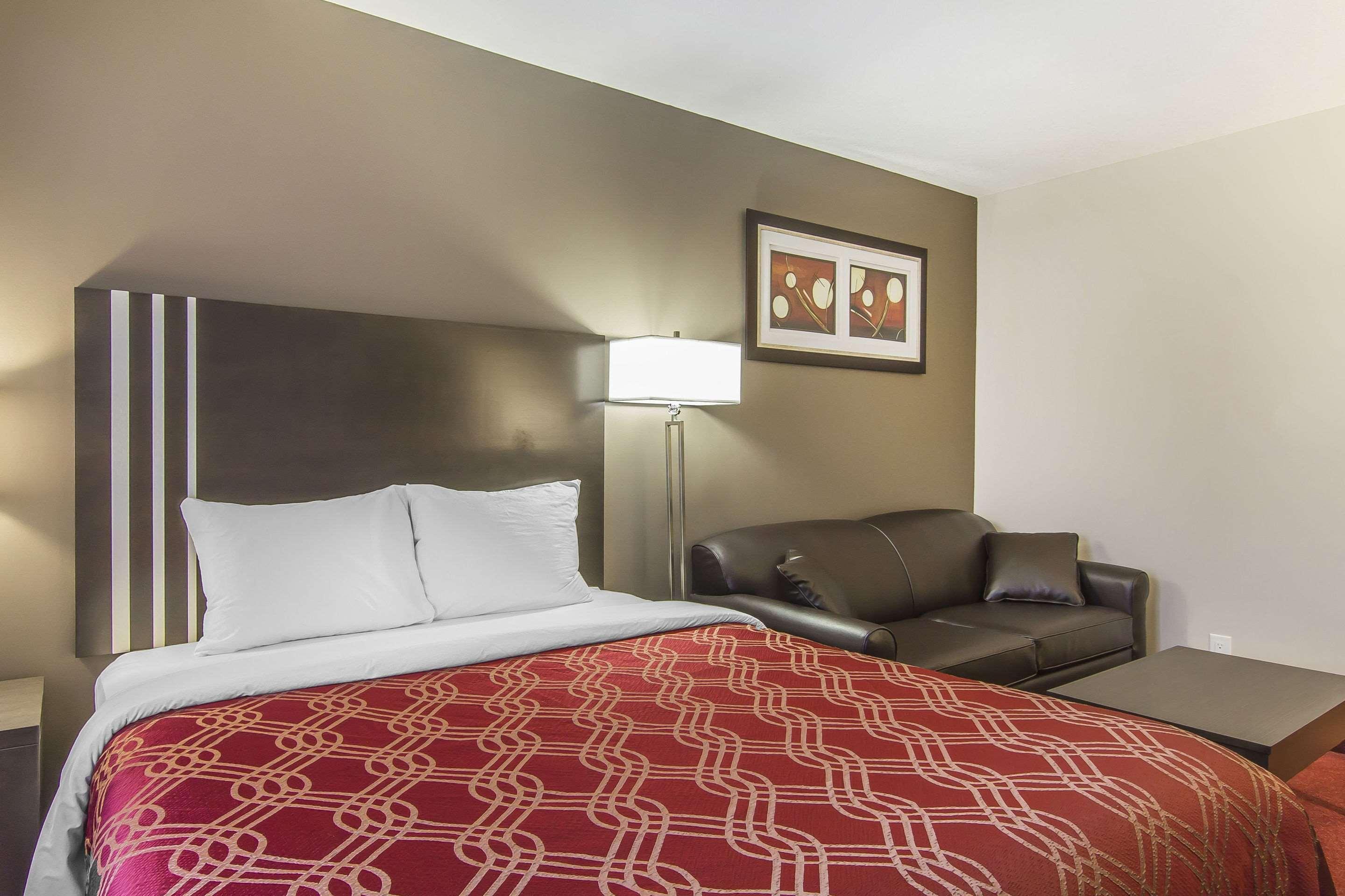 Econo Lodge Inn & Suites Lethbridge Dış mekan fotoğraf