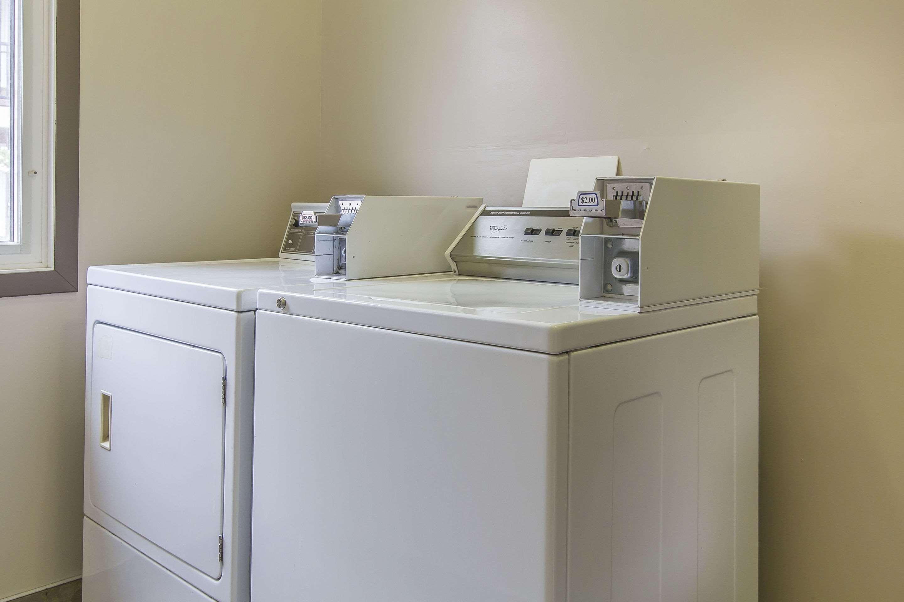 Econo Lodge Inn & Suites Lethbridge Dış mekan fotoğraf