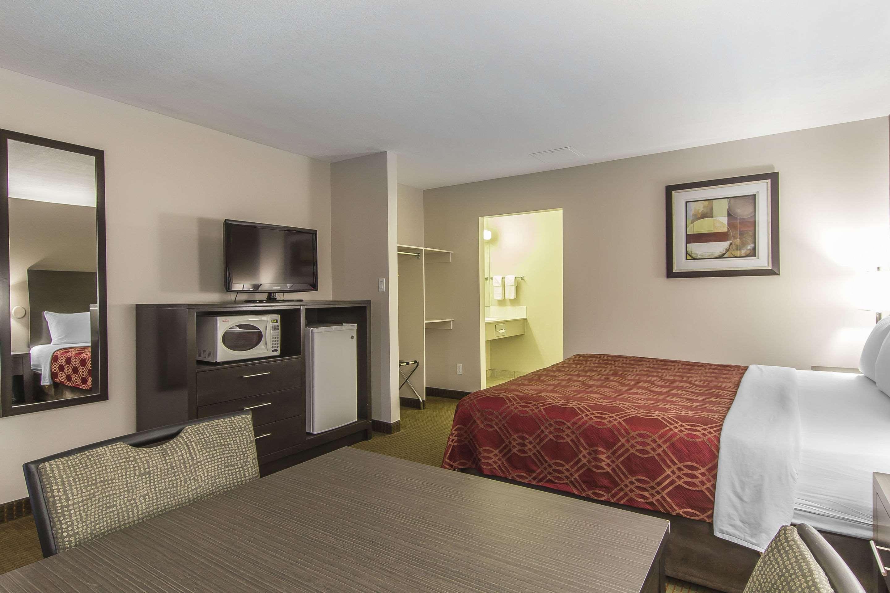 Econo Lodge Inn & Suites Lethbridge Dış mekan fotoğraf