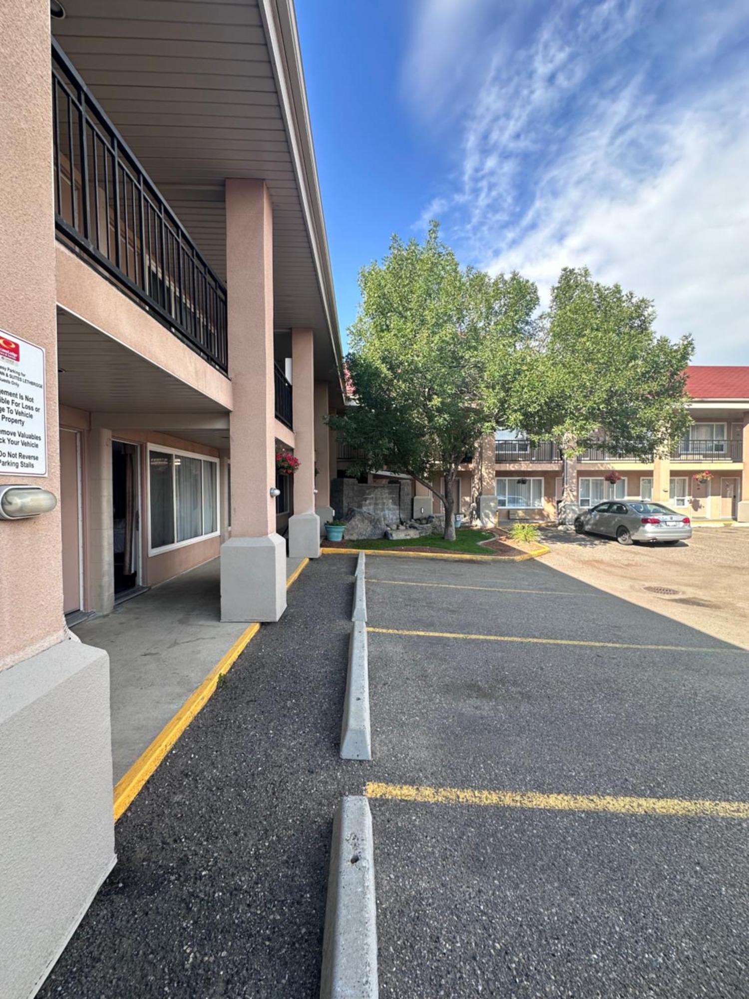 Econo Lodge Inn & Suites Lethbridge Dış mekan fotoğraf