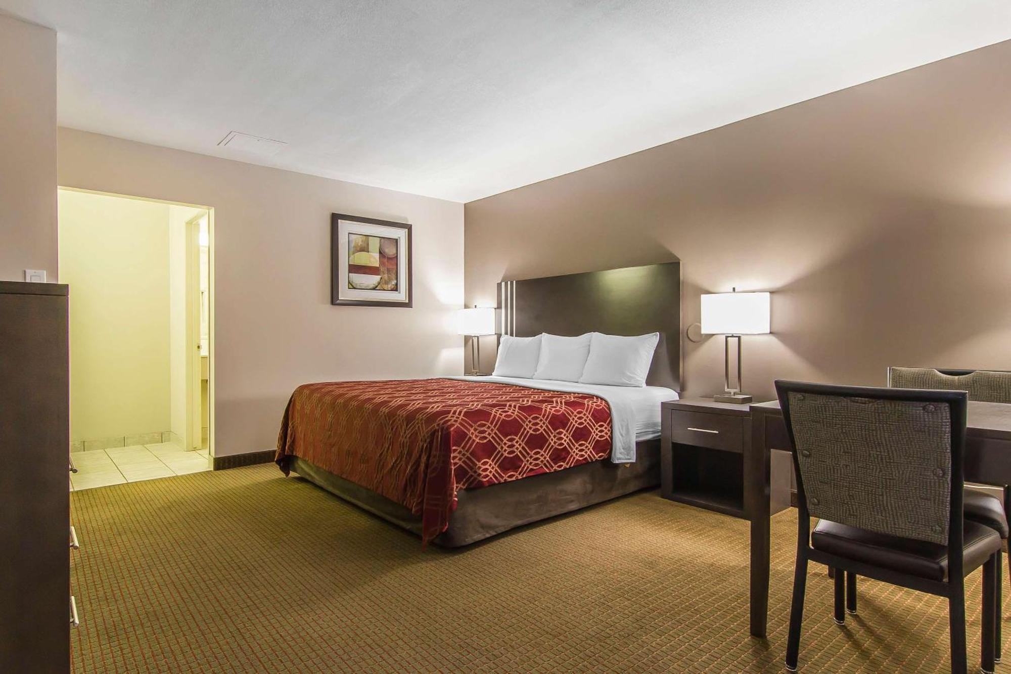 Econo Lodge Inn & Suites Lethbridge Dış mekan fotoğraf