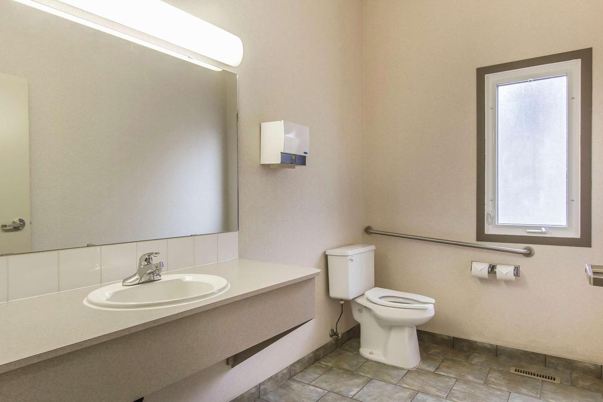 Econo Lodge Inn & Suites Lethbridge Dış mekan fotoğraf