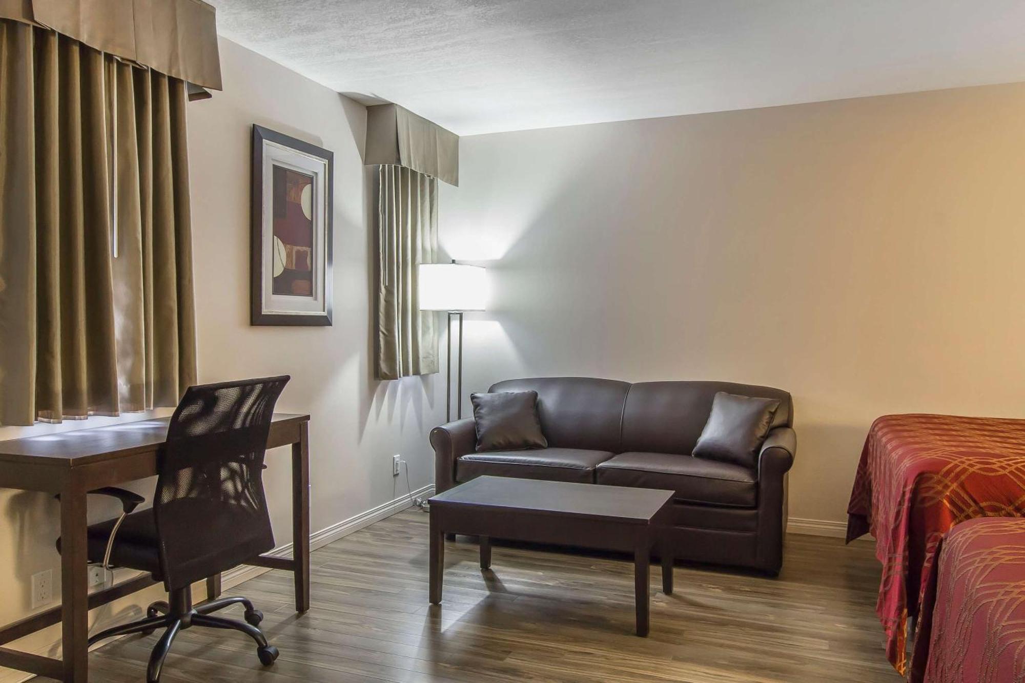 Econo Lodge Inn & Suites Lethbridge Dış mekan fotoğraf