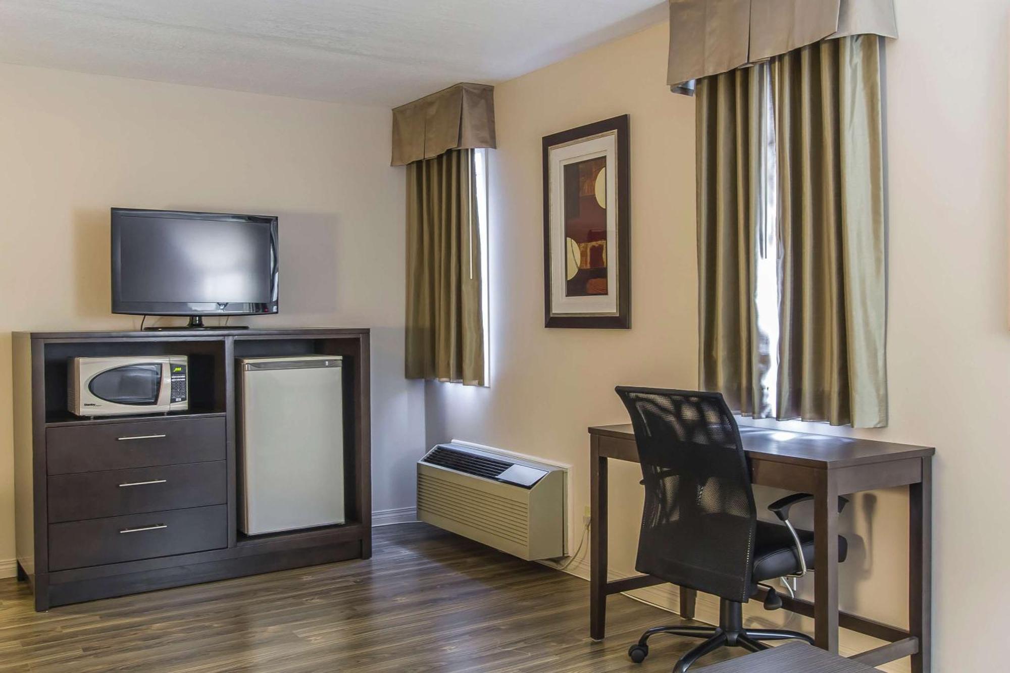 Econo Lodge Inn & Suites Lethbridge Dış mekan fotoğraf