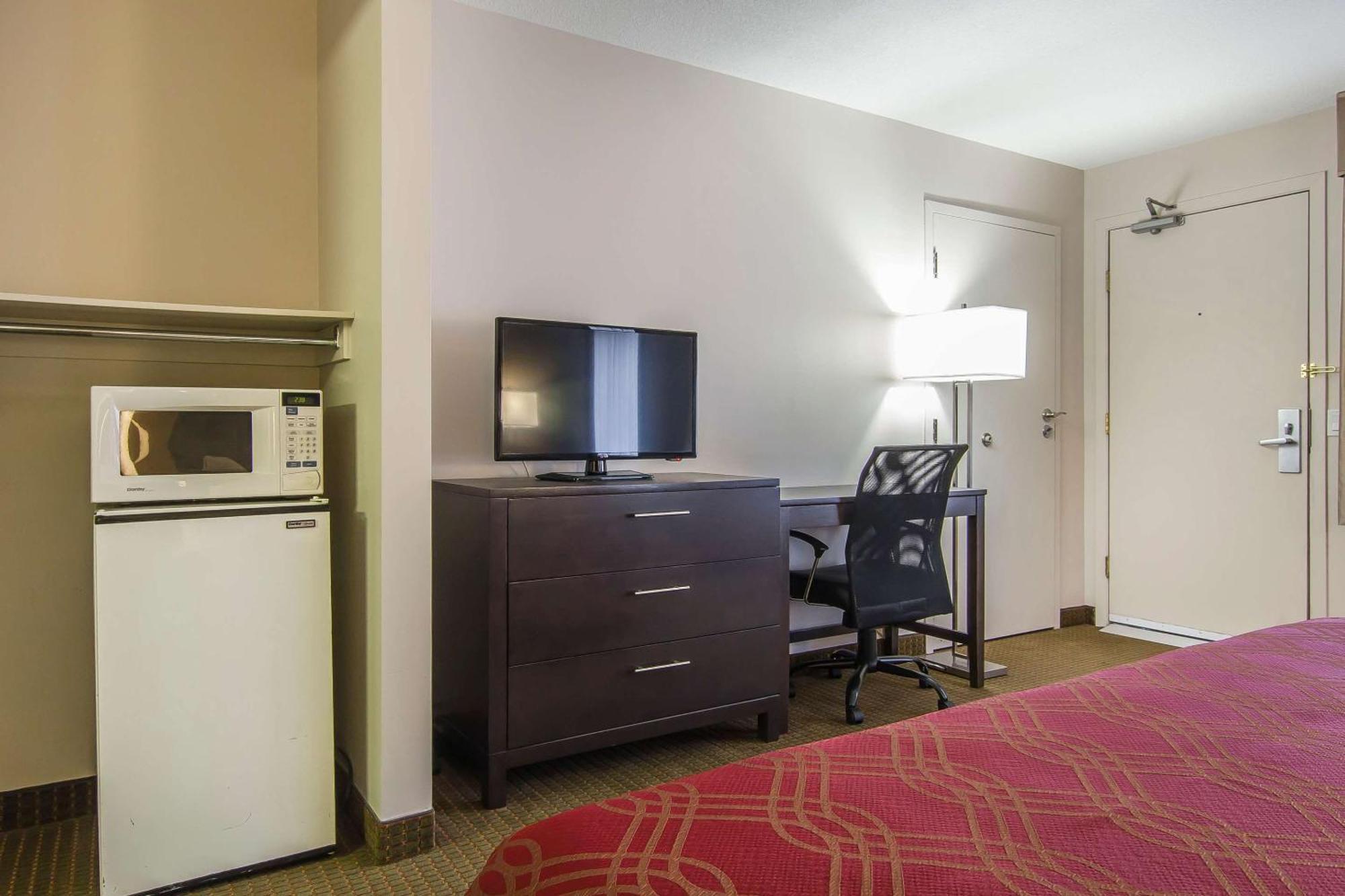 Econo Lodge Inn & Suites Lethbridge Dış mekan fotoğraf