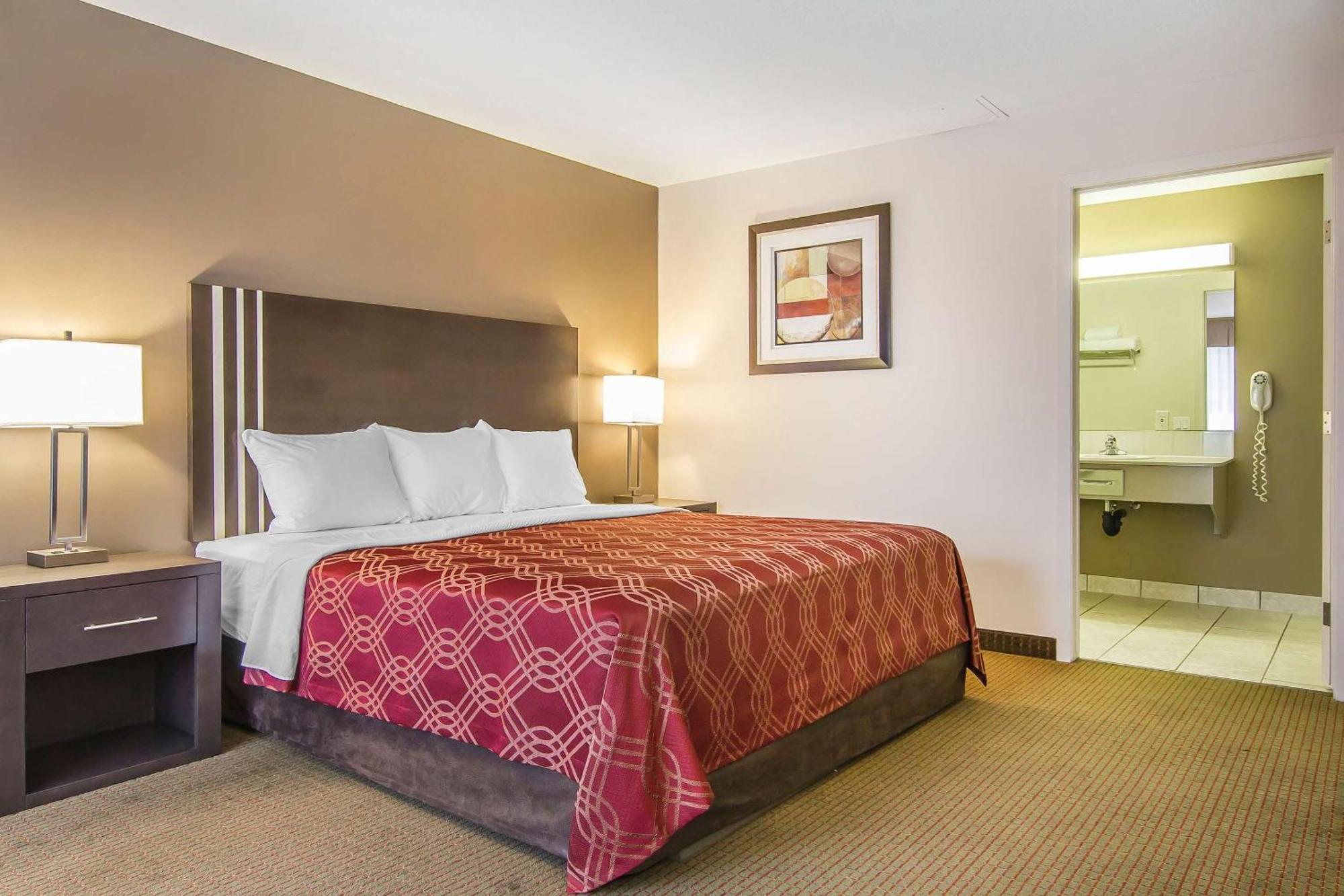 Econo Lodge Inn & Suites Lethbridge Dış mekan fotoğraf
