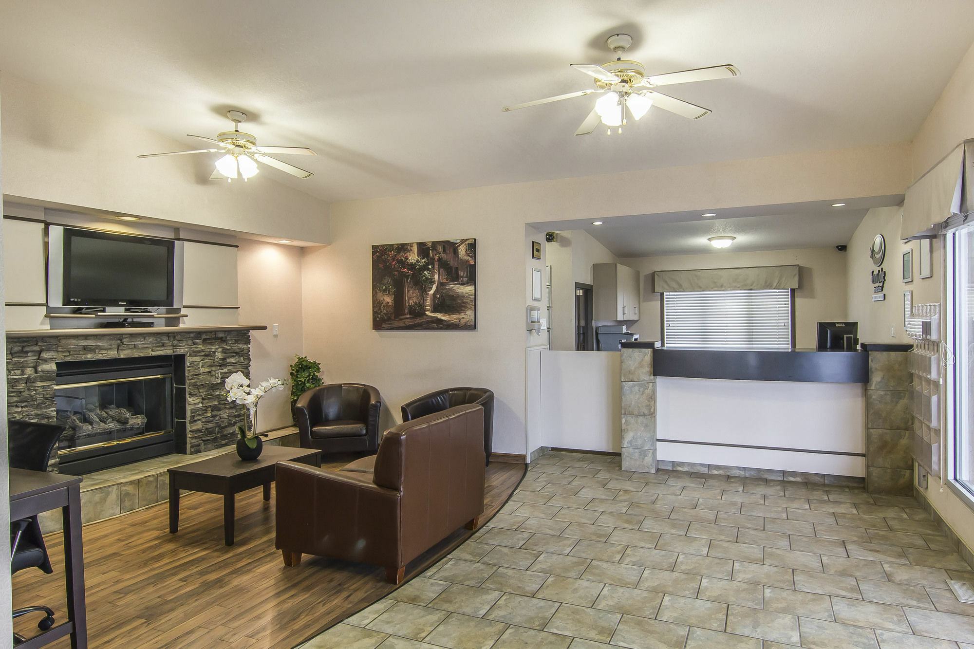 Econo Lodge Inn & Suites Lethbridge Dış mekan fotoğraf